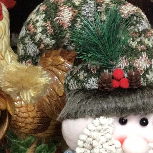 Large Hunter Santa, Plush ❤️❤️ - Picture 4 of 5